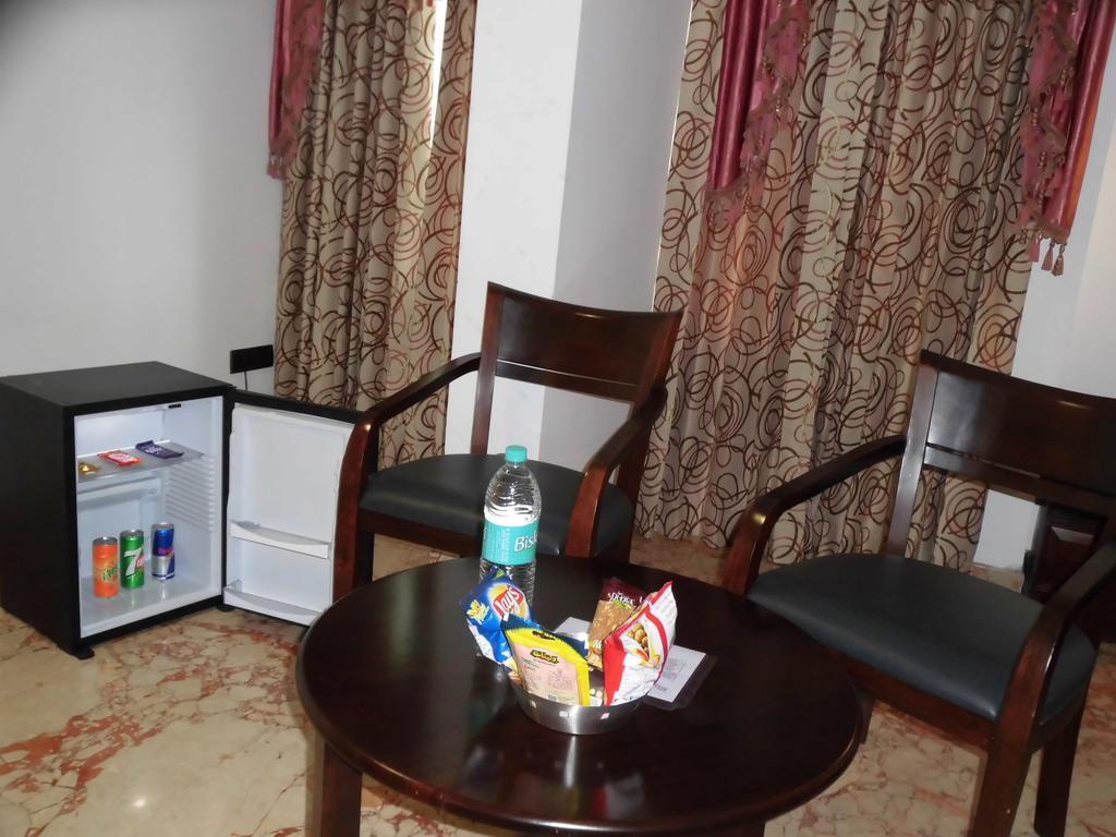 Lakshmi Hotel Thanjavur Phòng bức ảnh