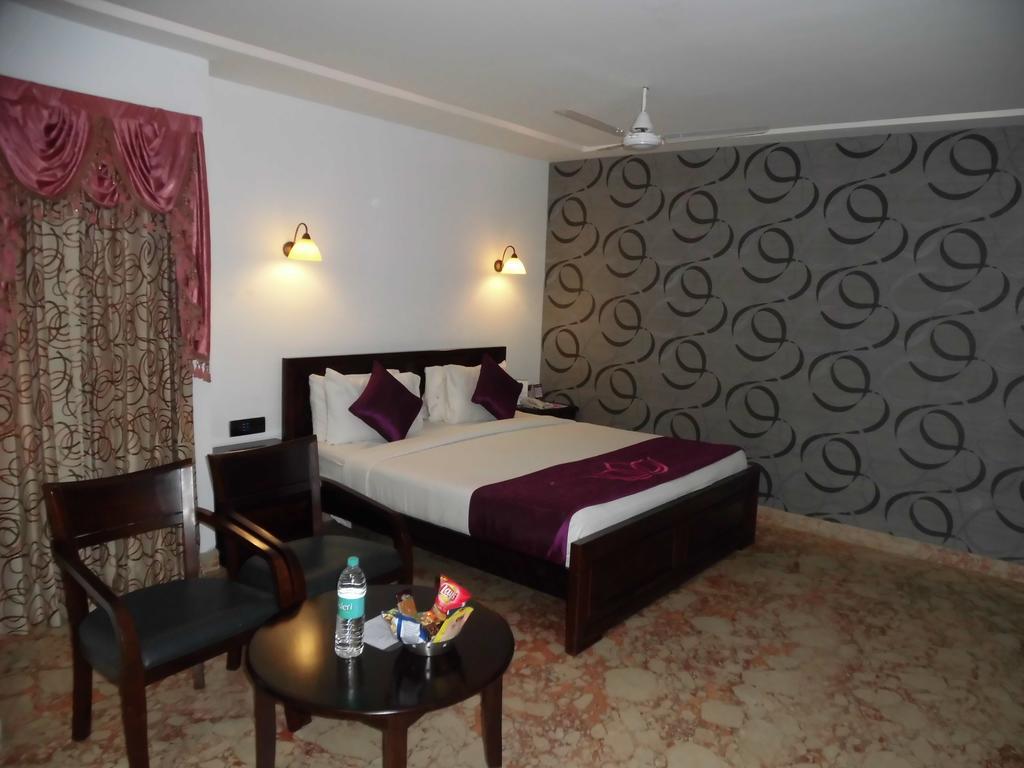 Lakshmi Hotel Thanjavur Phòng bức ảnh