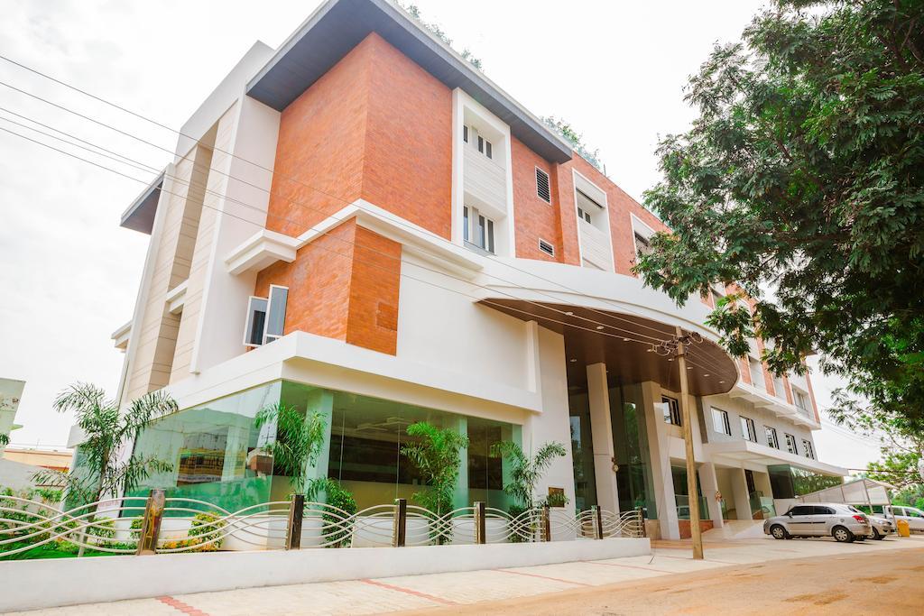 Lakshmi Hotel Thanjavur Ngoại thất bức ảnh